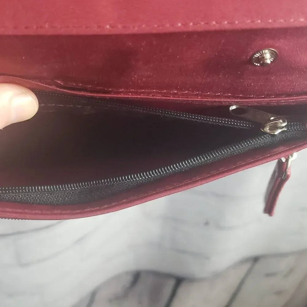 Safe Keeper's Red Wallet - Picture 3 of 4